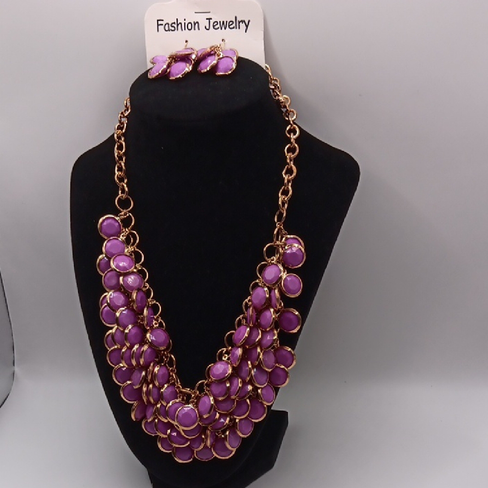 NWT Fashion Jewelry Gold-Tone Purple Cluster Bib Necklace with Matching Earrings